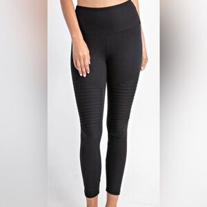 Rae Mode Women's Black motto Leggings